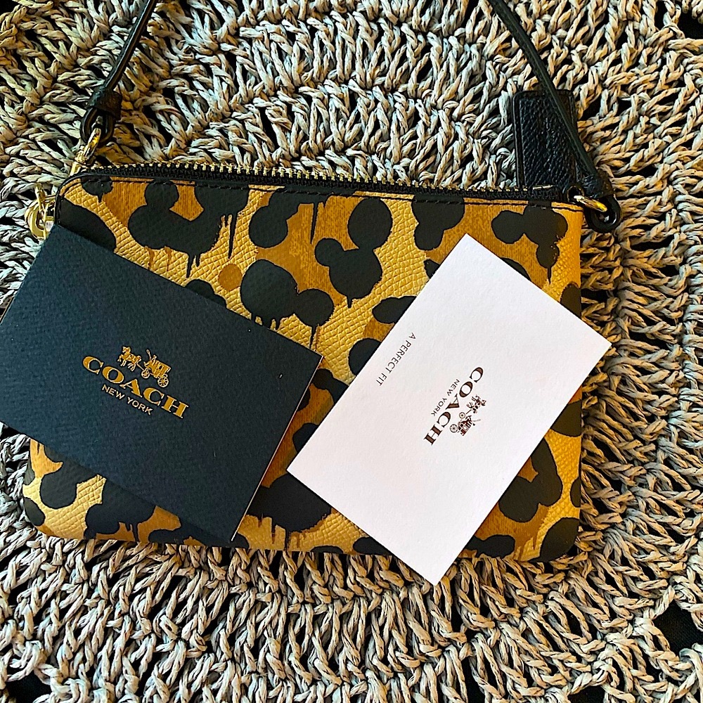 Coach limited edition Animal Beast print wristlet🐆 - Picture 2 of 4
